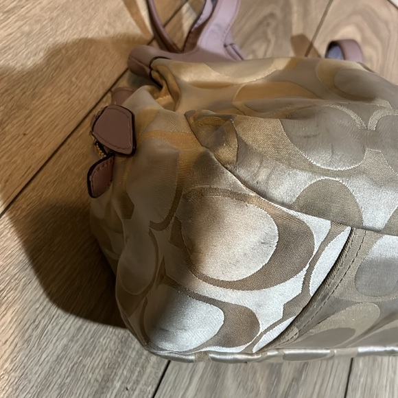 Coach Signatue Lexi Satchel - Picture 7 of 15